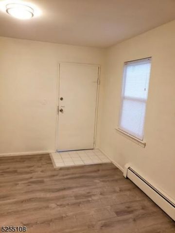 $2,000 | 1138 Valley Road, Unit 1B | Preakness