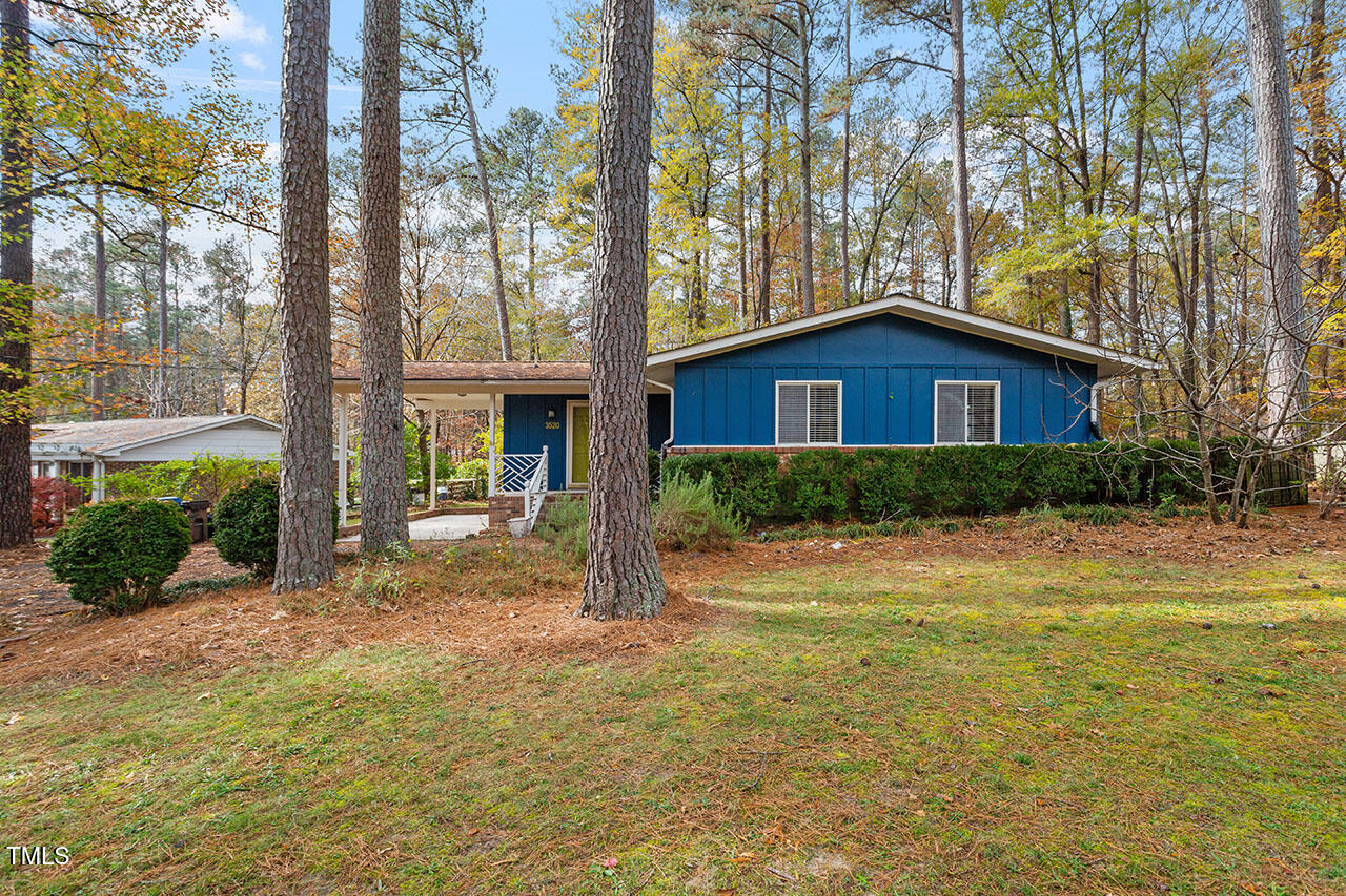 a view of a house with a yard