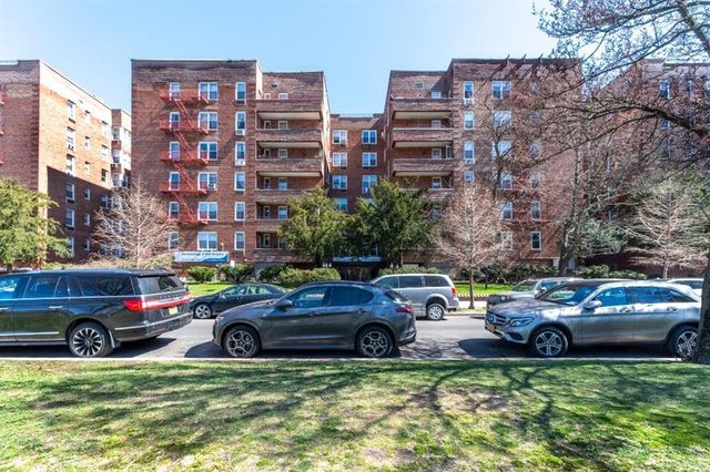 $325,000 | 2727 Ocean Parkway, Unit E28 | Brighton Beach