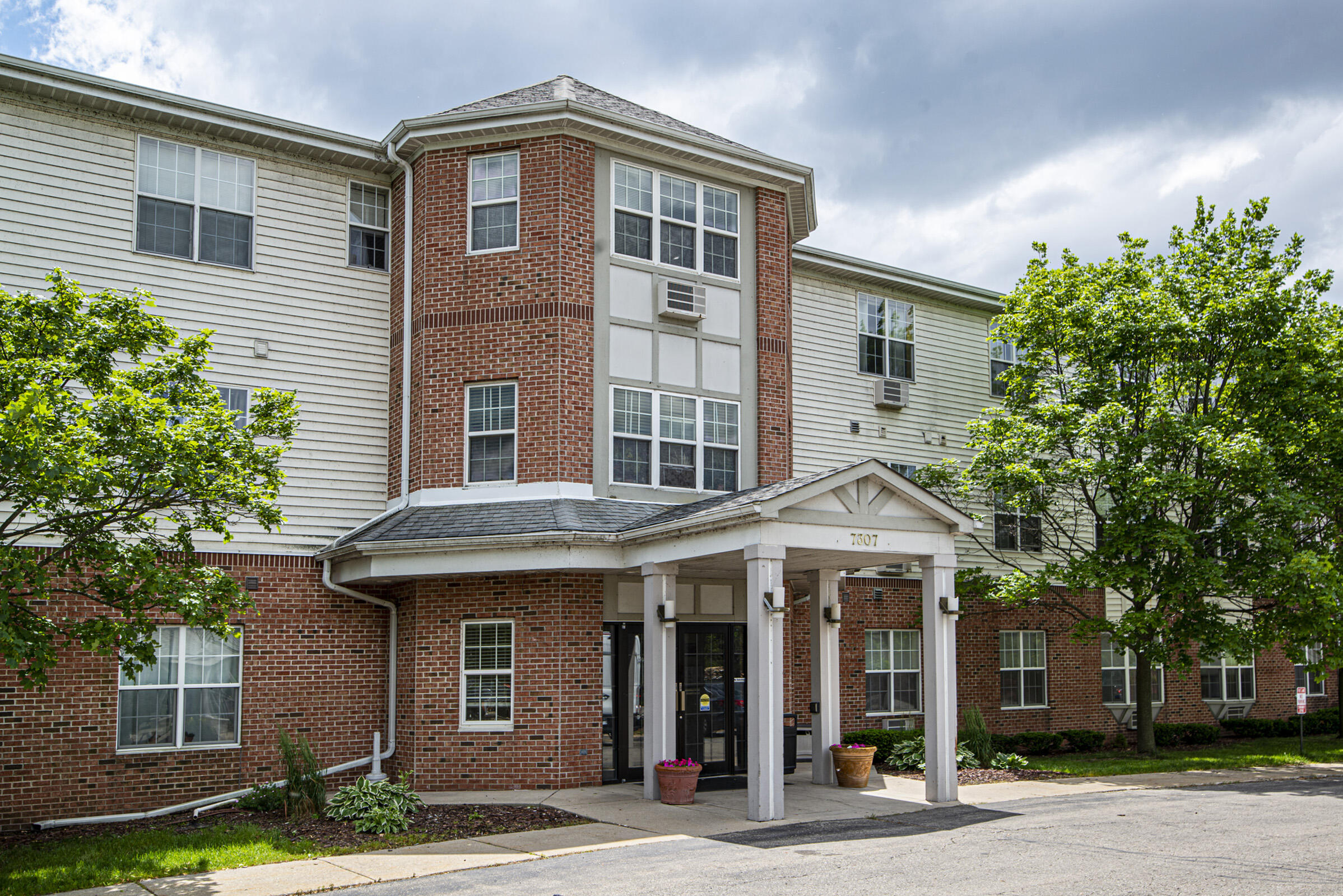 7307 North Port Washington Road, Unit 113, Glendale, Wi 53217 