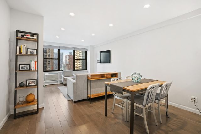 $529,000 | 2 Tudor City Place, Unit 9OS | Murray Hill