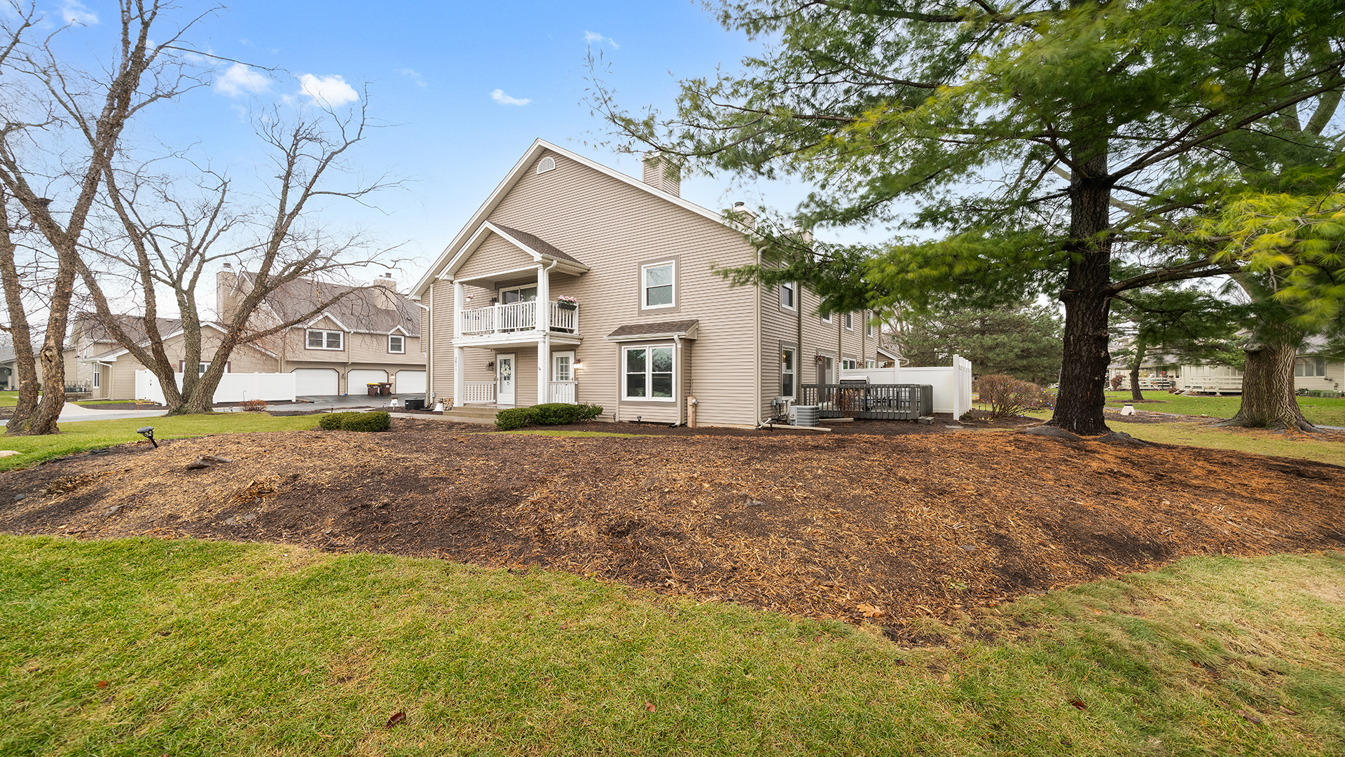 a view of house with a yard