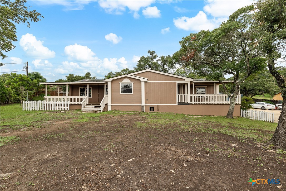 a view of a house with a backyard