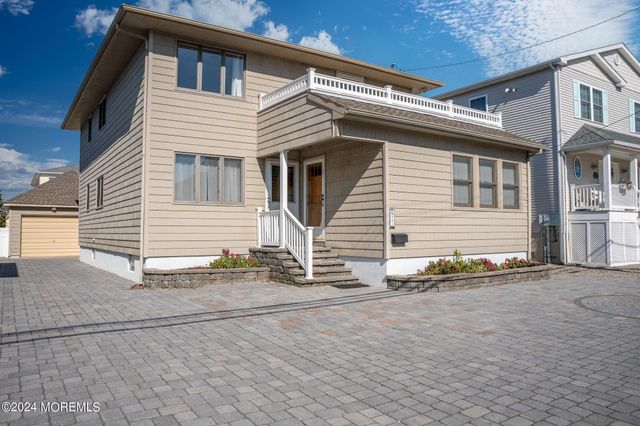 $2,249,900 | 21 Dover Avenue | Dover Beaches South