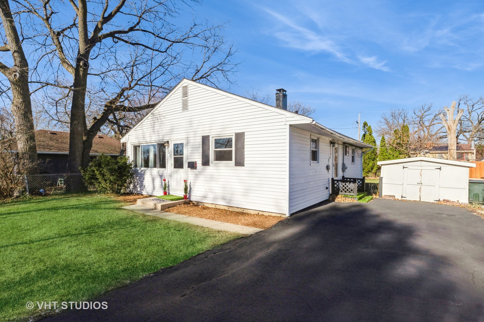 a view of a house with a yard