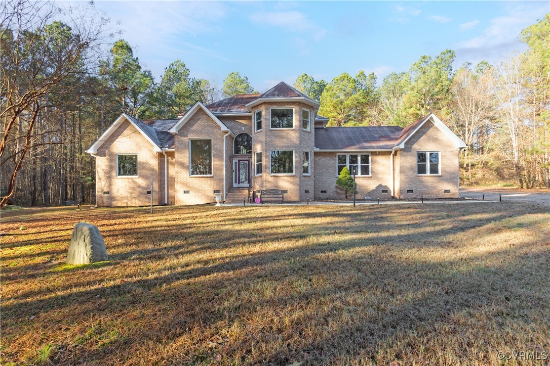 View of front of house featuring a front lawn