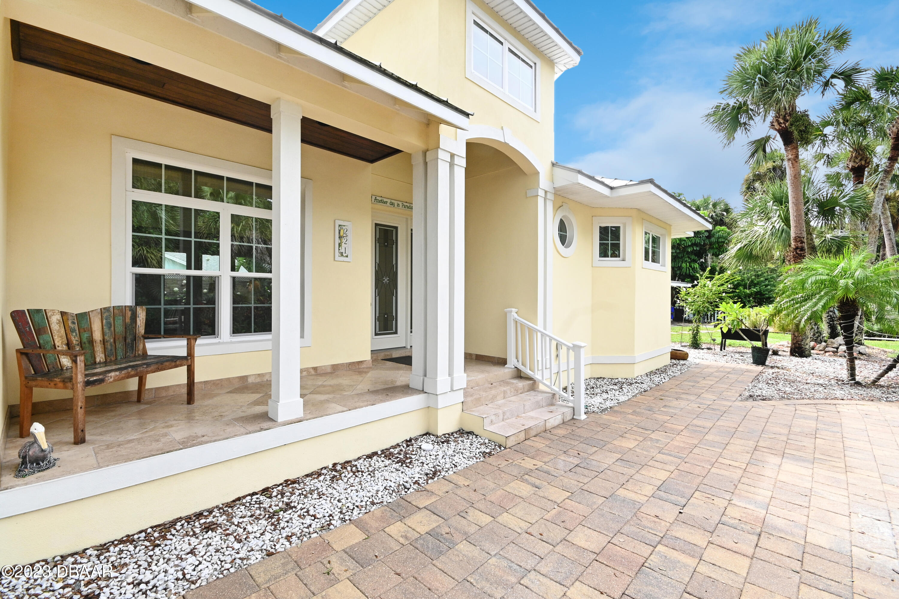 a view of a house with backyard and sitting area