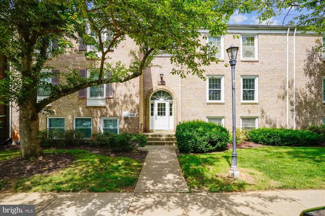 $2,100 | 820 Quince Orchard Boulevard, Unit 102 | Gaithersburg