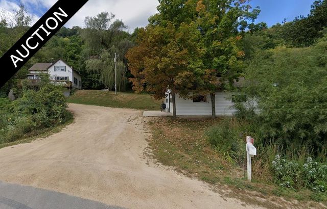 $300,000 | S1869 Highway 162 | Hamburg