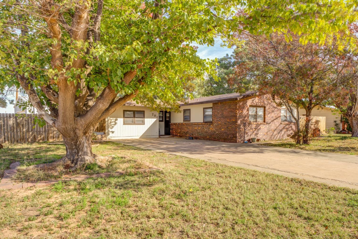 Welcome to 701 Shinnery Ln in Brownfield, TX