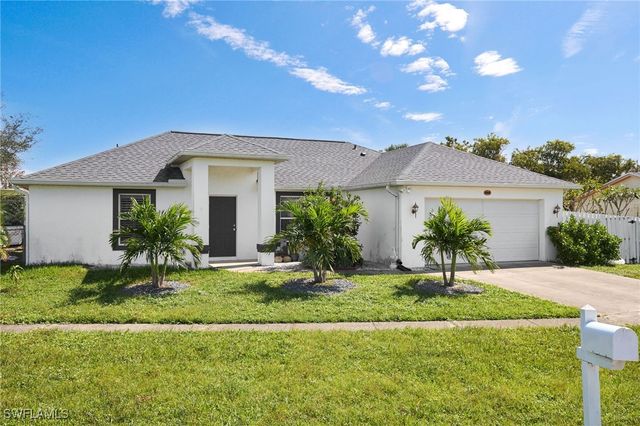 $379,999 | 1082 Ridgeway Drive | North Fort Myers