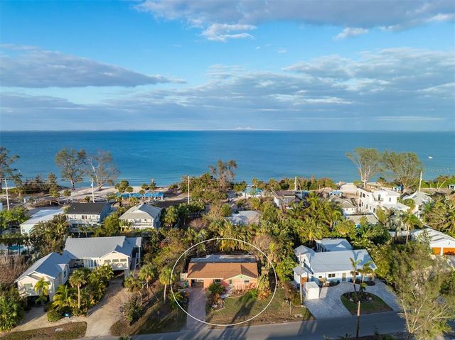 $995,000 | 244 Gladiolus Street | Anna Maria