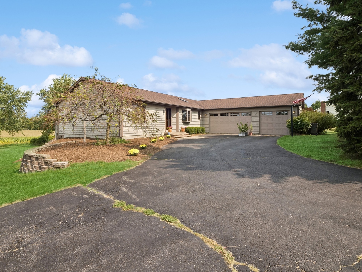 a view of a house with a backyard