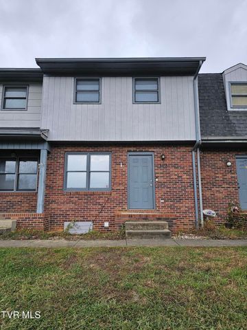 $1,100 | 107 Oakcrest Circle, Unit 202 | Bristol