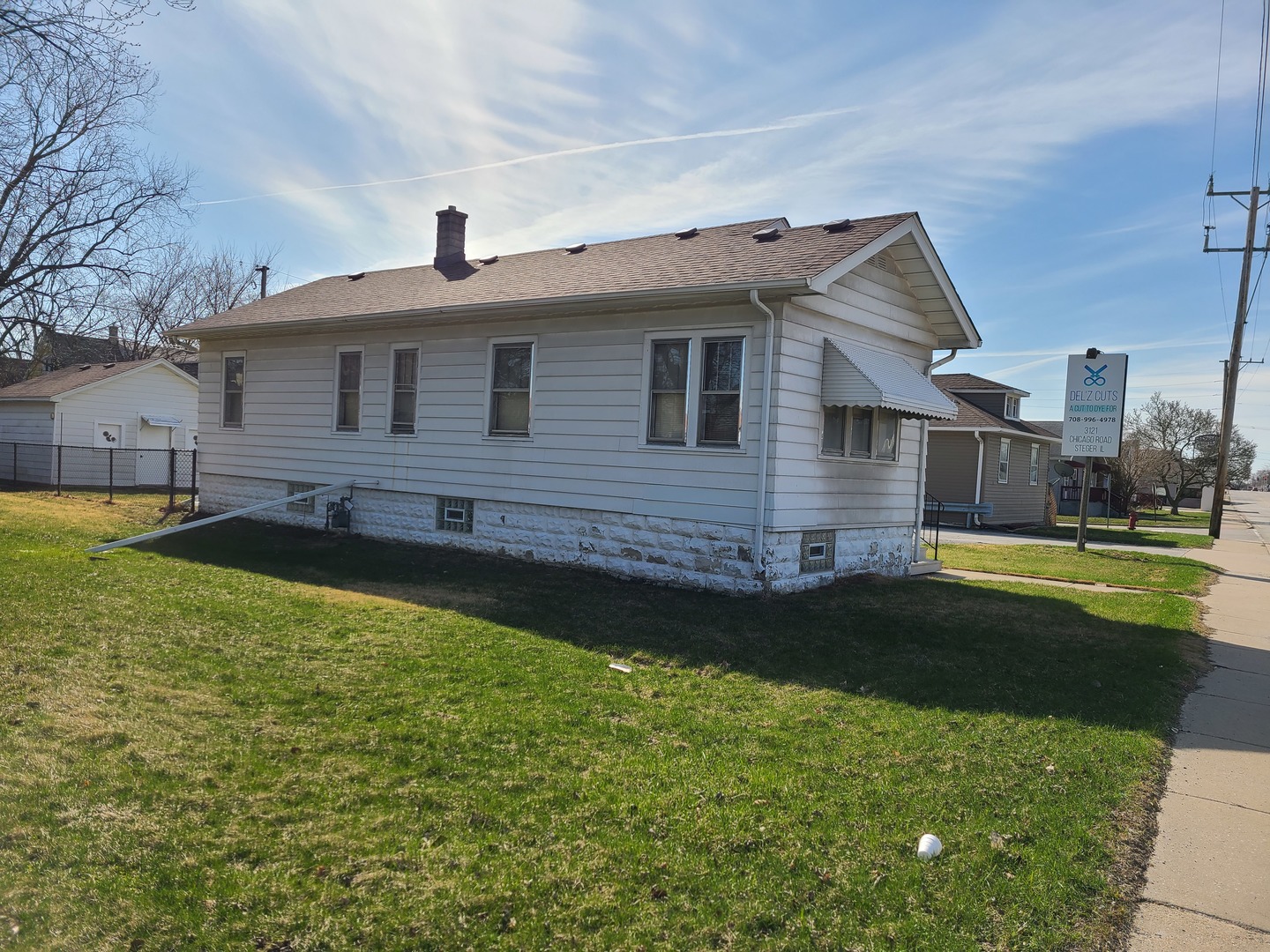 a front view of house with yard