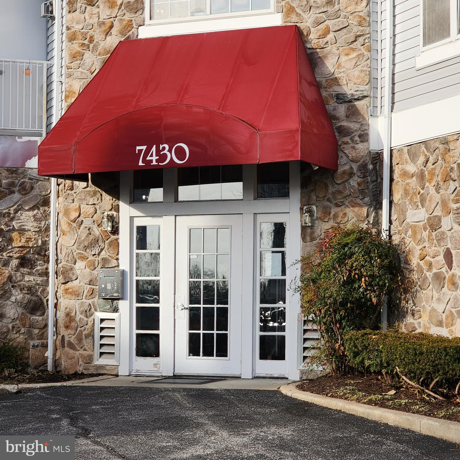 a red sign board in front of a building