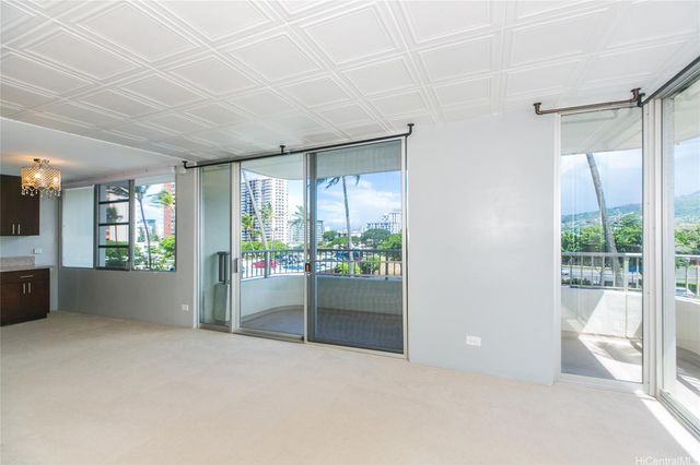 $2,800 | 2825 South King Street, Unit 304 | Moiliili