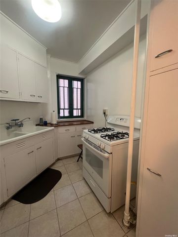 $2,300 | 1 Metropolitan Ovl, Unit 6B | Parkchester