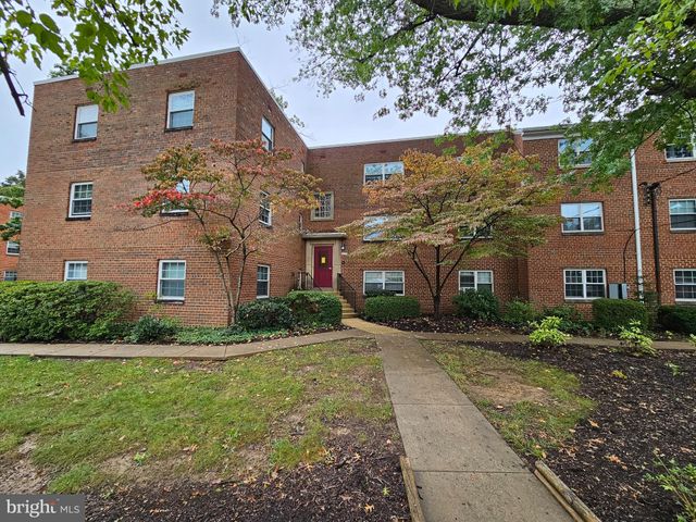 $199,000 | 5224 8th Road South, Unit 4 | Columbia Heights West