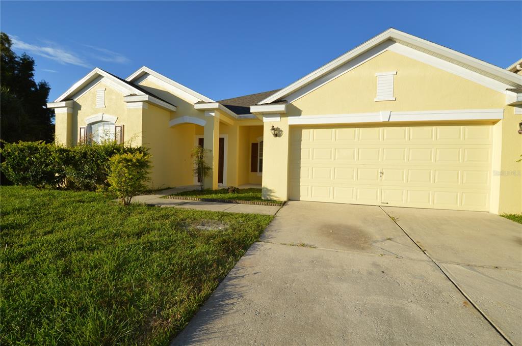 a view of a house with a yard