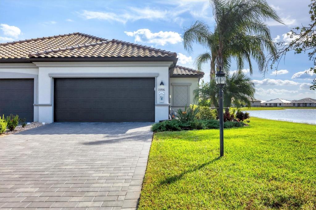 a front view of house with yard and garage