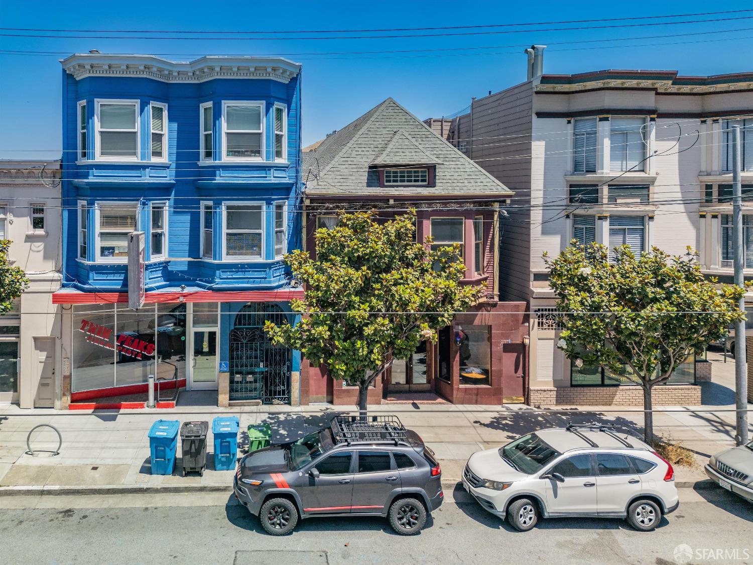 a car parked in front of a building