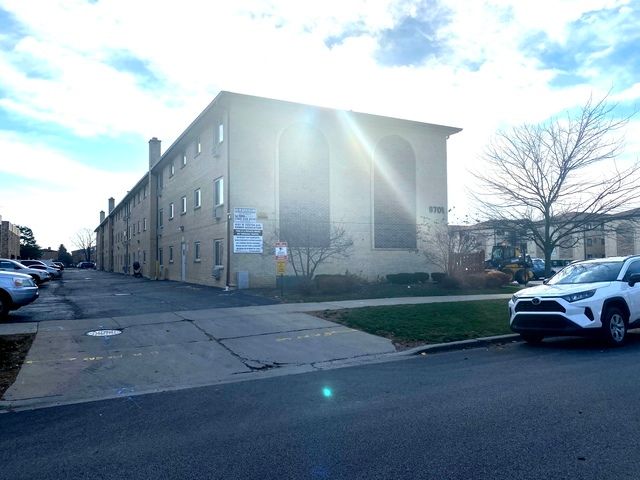 $1,900 | 8701 West Foster Avenue, Unit 208 | O'Hare