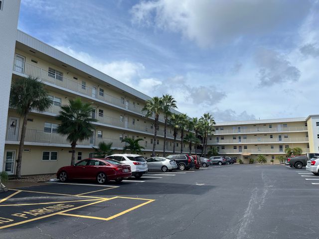 $1,800 | 2515 Northeast 1st Court, Unit 411 | Boynton Beach