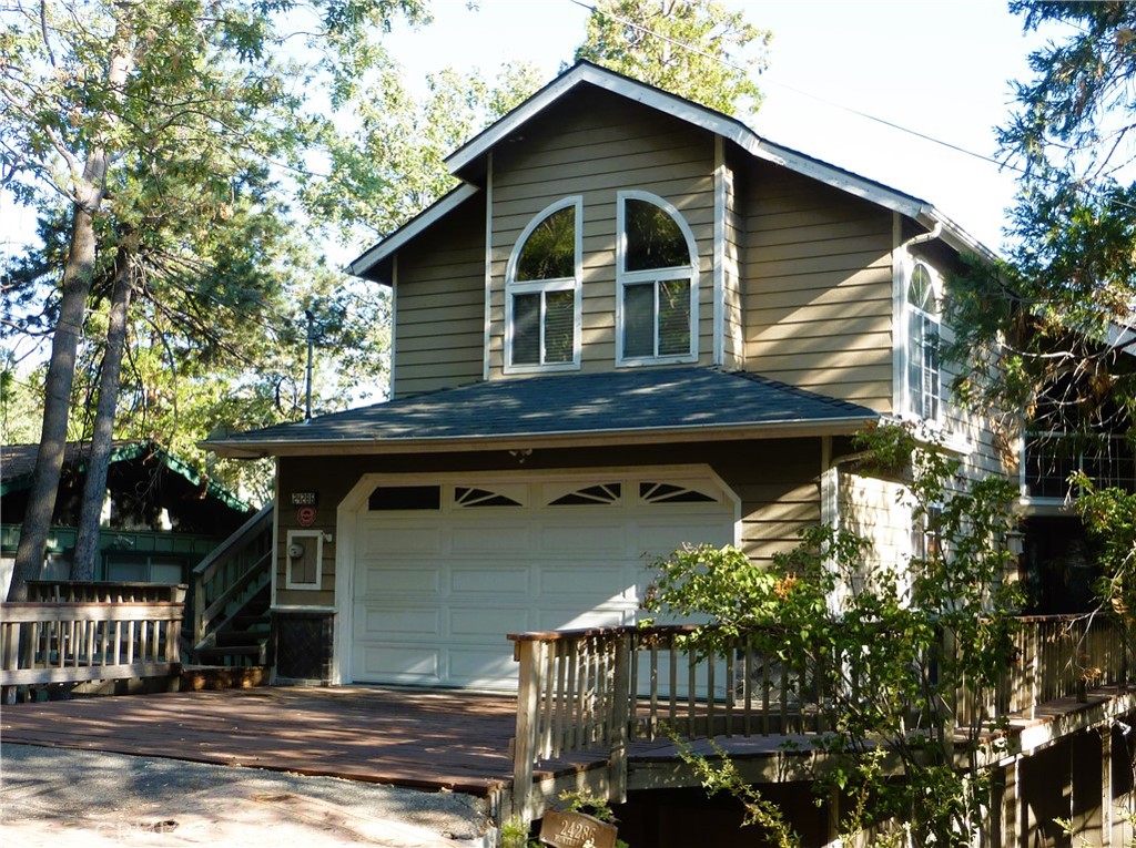 Welcoming home in the San Moritz area a block away from Lake Gregory. you can access the home directly from the garage or the walkway to the front door, and there are no stairs to climb.