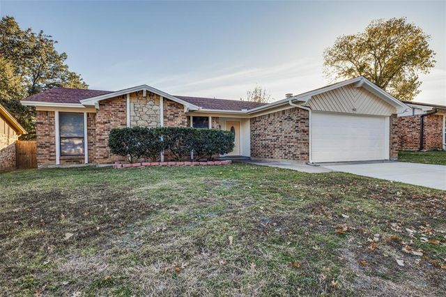 $309,900 | 922 West Embercrest Drive | Southeast Arlington