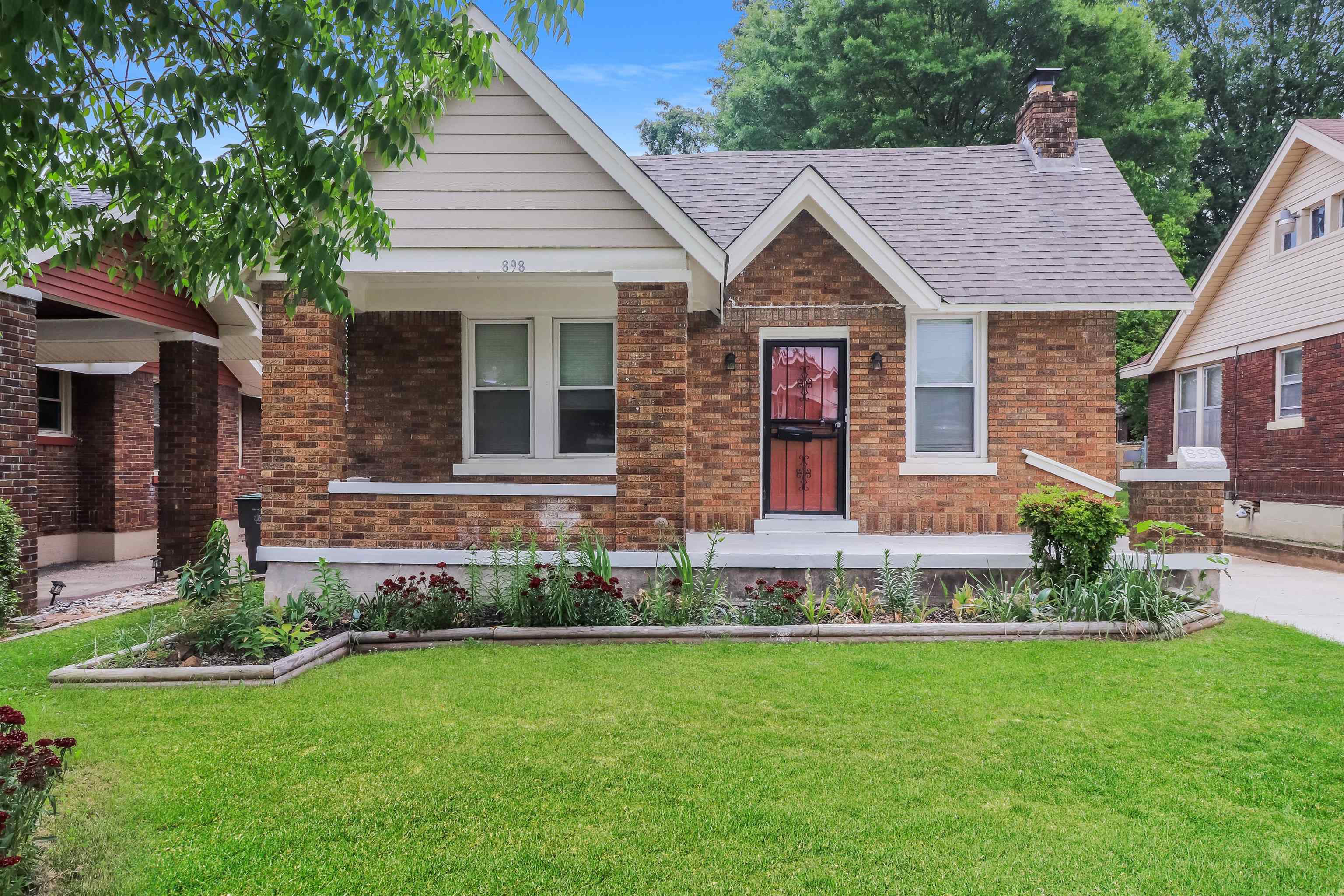 View of front of house with a front yard