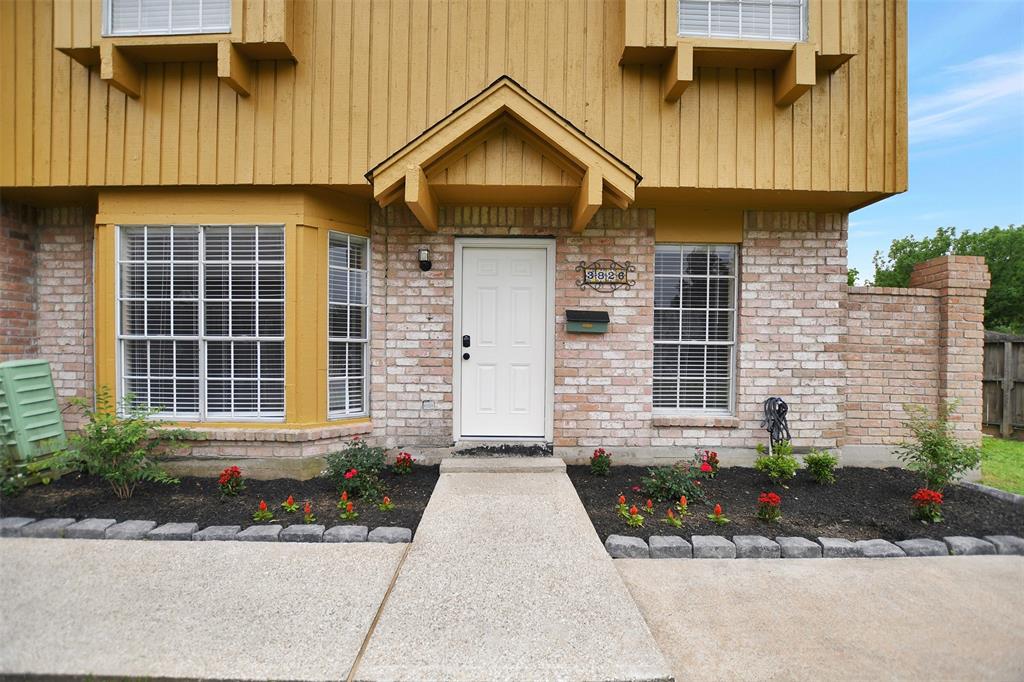 2 Story, 3 bedrooms and 2.5 bathrooms town home wit very low maintenance fee.