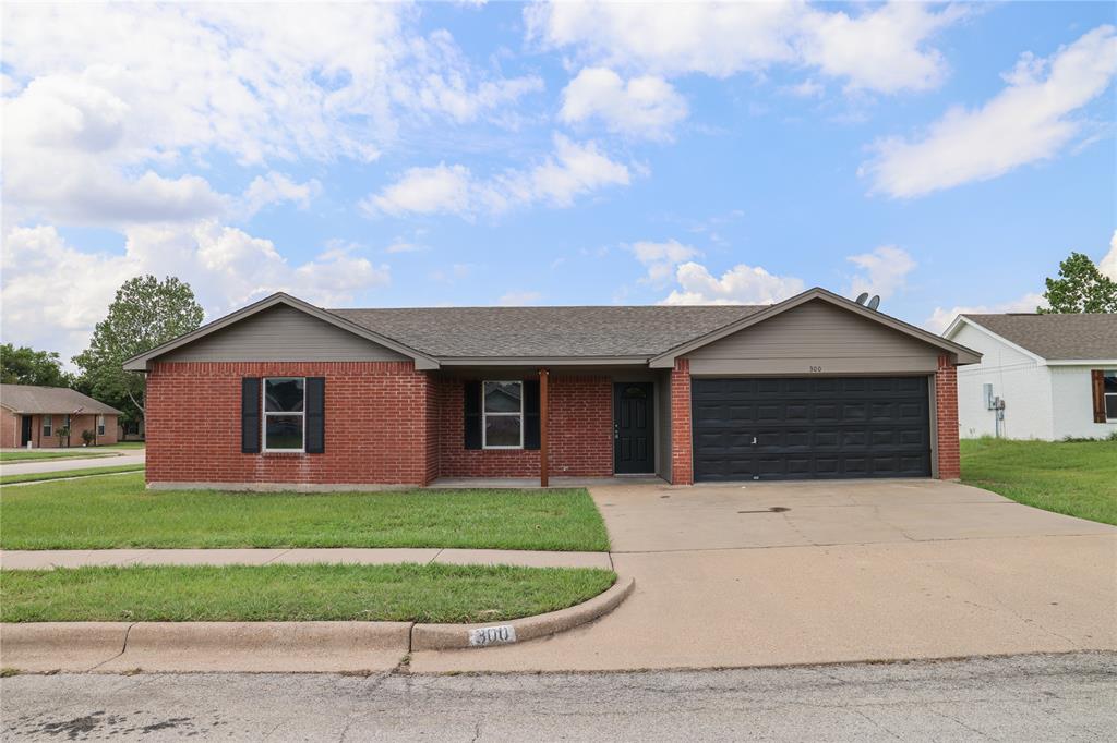 a front view of house with garage and yard