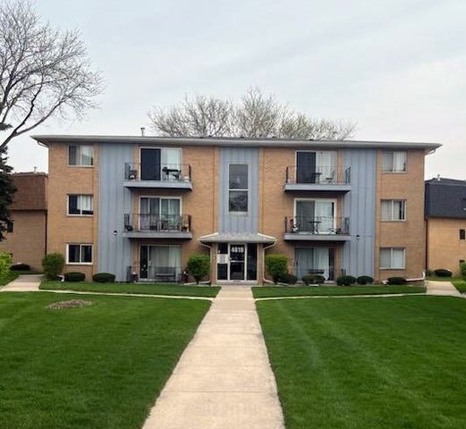 $149,000 | 4819 West 109th Street, Unit 301 | Oak Lawn