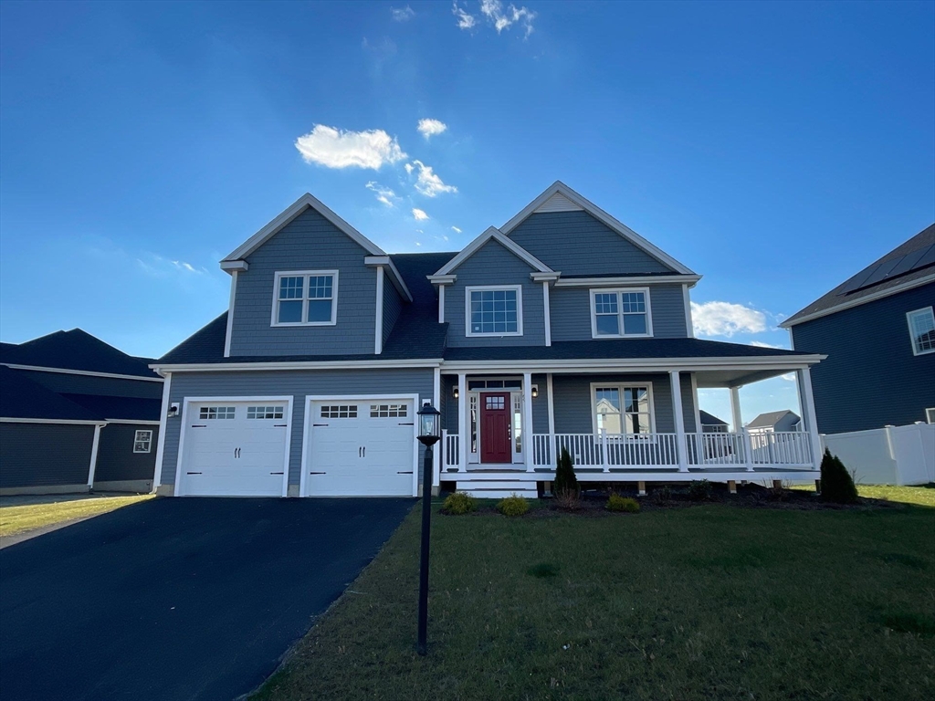 a view of house with a big yard