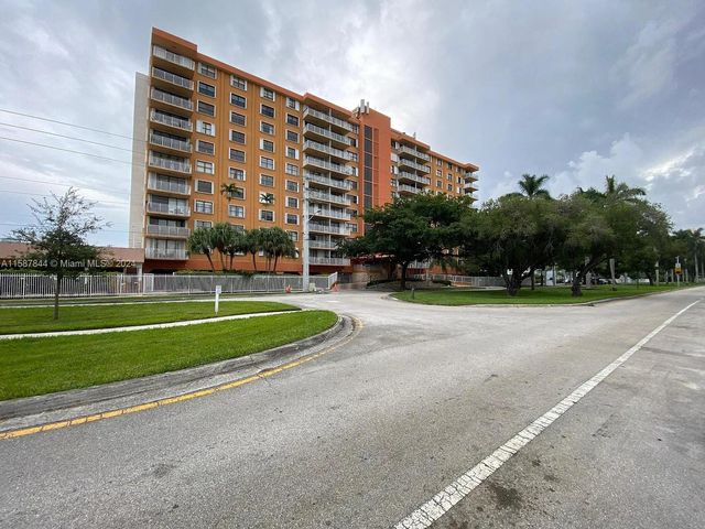 $1,850 | 2450 Northeast 135th Street, Unit 406 | Waterside Towers