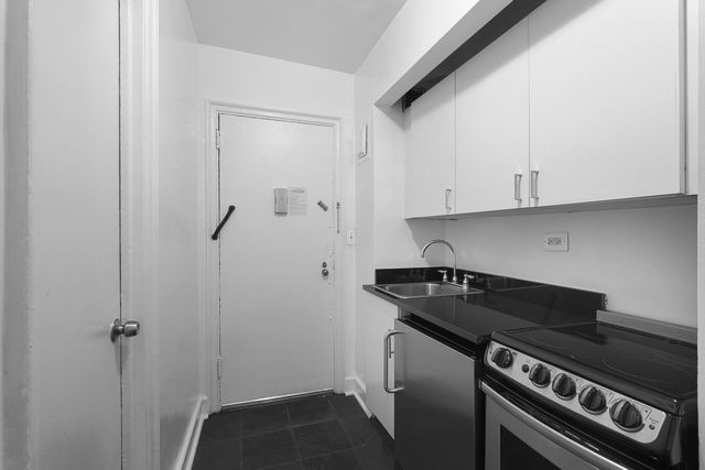 $2,700 | 307 East 44th Street, Unit 203 | Midtown East