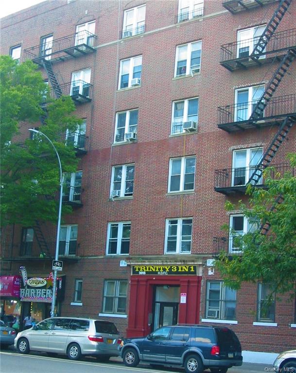 a car parked in front of a building