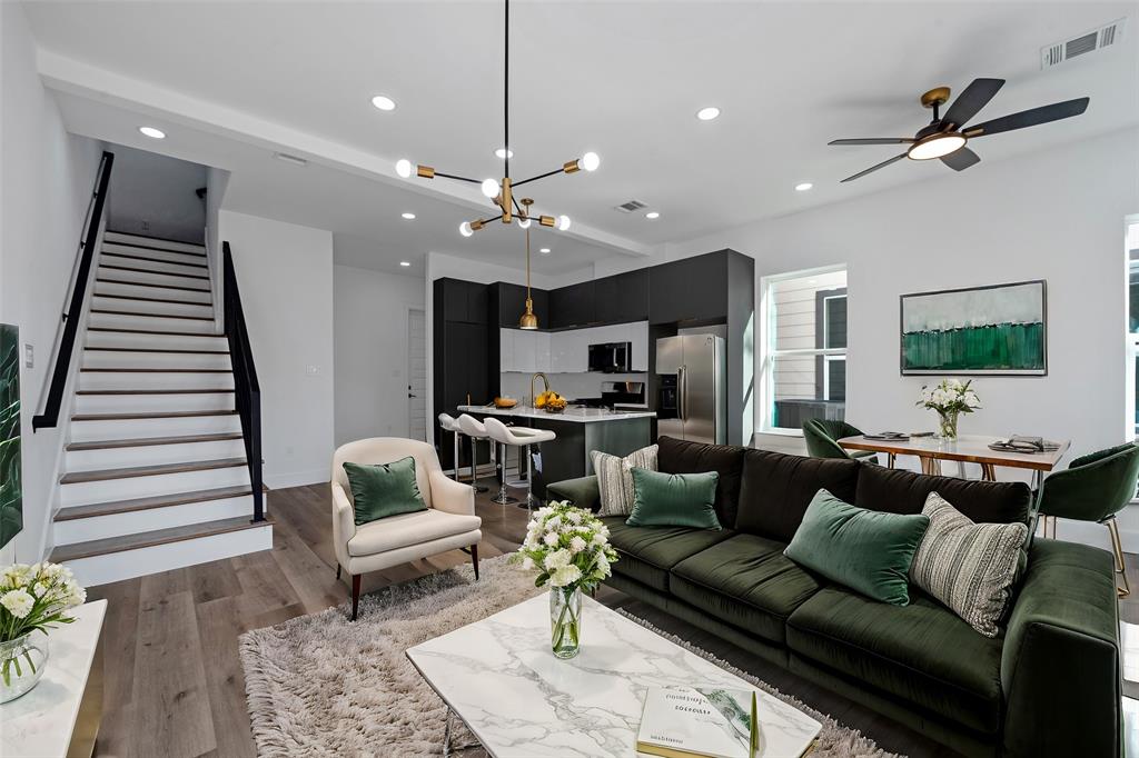 With three bedrooms, three full baths and one half bath, this gorgeous new build in a gated community has an open floor plan that is inviting and easy to live and entertain in. The home is minutes away from airports, downtown Houston, the medical center, and all The Heights has to offer.