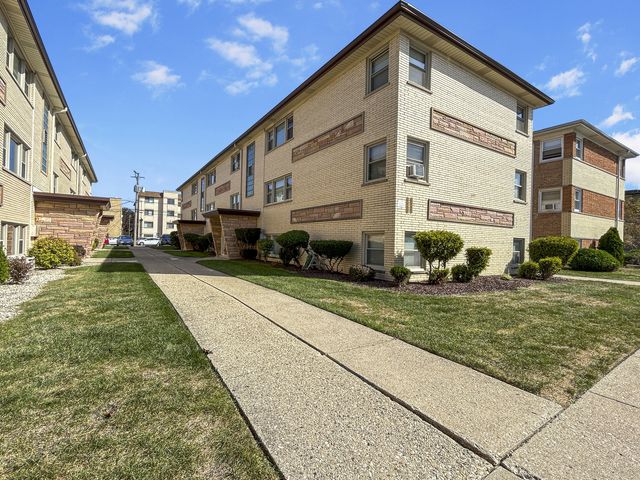 $180,000 | 6847 North Olmsted Avenue, Unit 7 | Edison Park