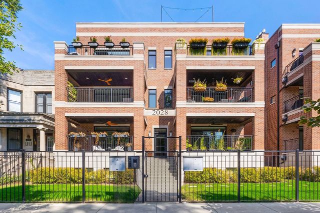 $950,000 | 2028 West Le Moyne Street, Unit 3W | Wicker Park