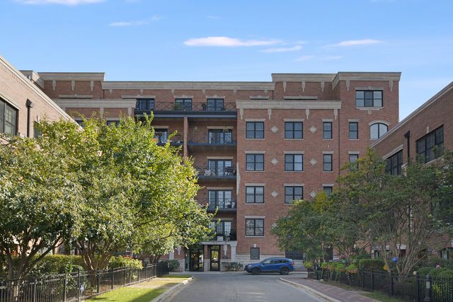 $459,900 | 2811 North Bell Avenue, Unit 405 | Bucktown