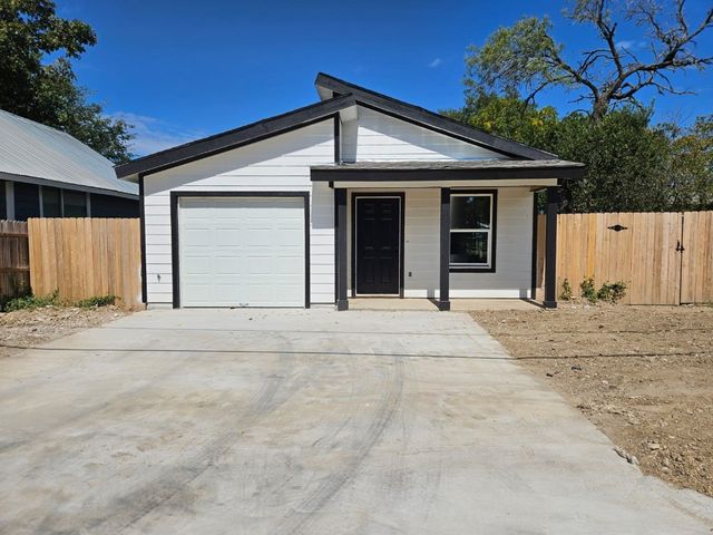 $299,990 | 715 East Live Oak Street | Lockhart