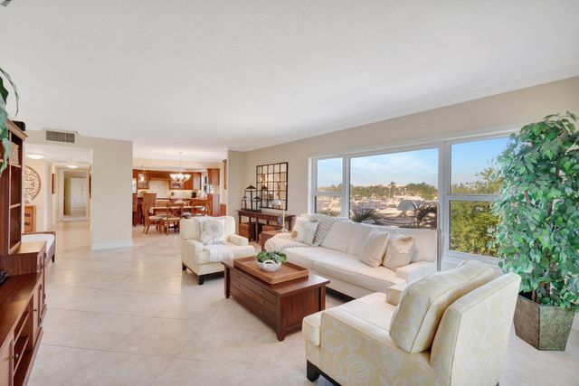 $1,175,000 | 200 Mac Farlane Drive, Unit N305 | Delray Beach Association