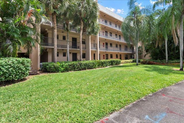 $134,900 | 4760 Lucerne Lakes Boulevard West, Unit 105 | Lucerne Lakes