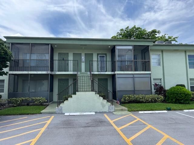 $1,800 | 7535 South Oriole Boulevard, Unit 207 | Villages of Oriole