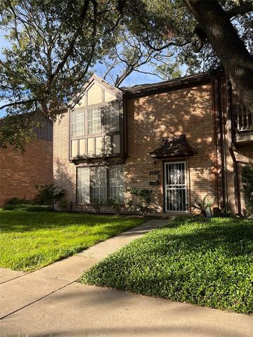 $2,100 | 10514 Hammerly Boulevard, Unit 252 | Spring Shadows