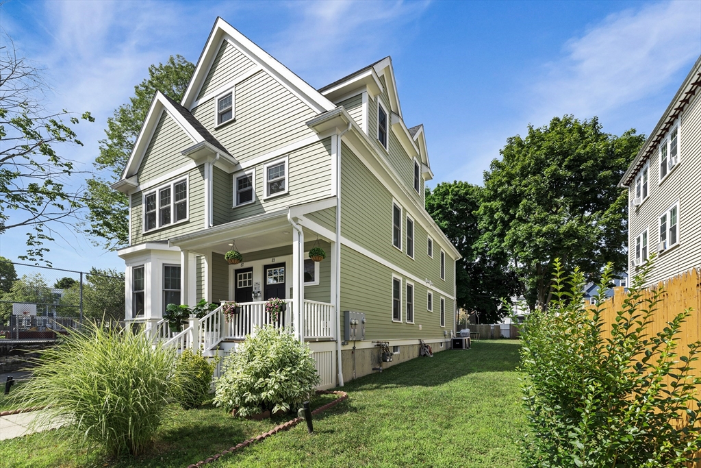 a view of a yard in front of house