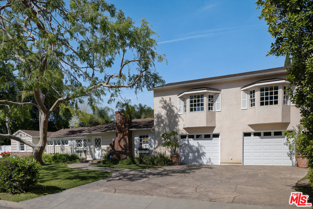 a front view of house with yard