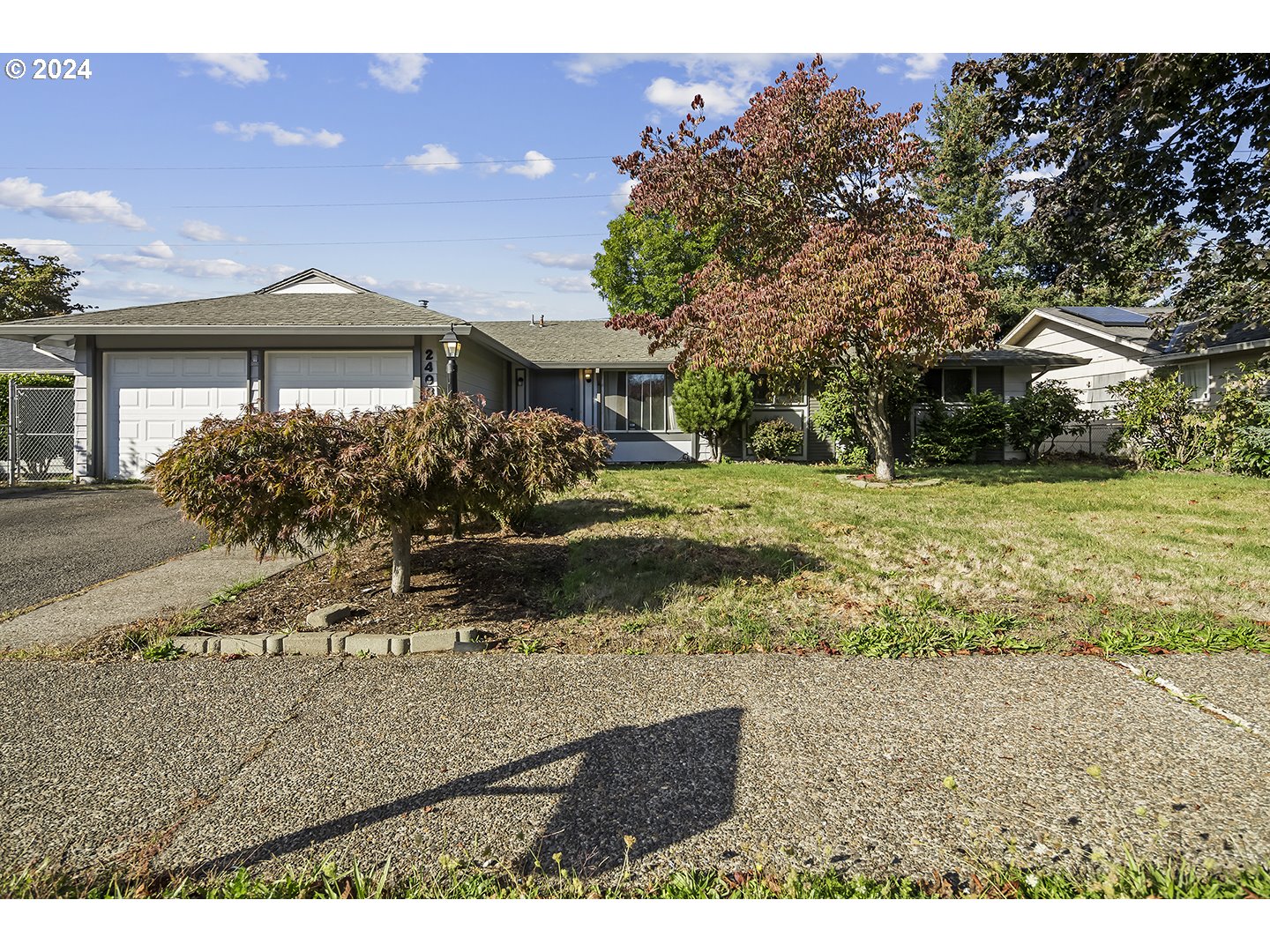 a view of a house with a yard